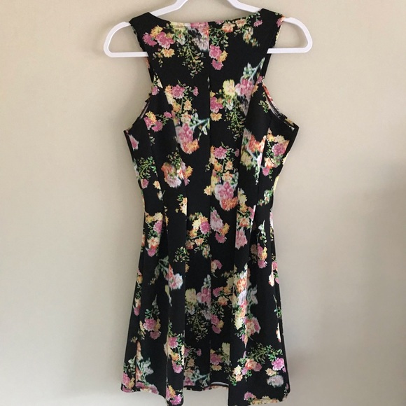 Candie’s women’s floral 💐skater style dress - Picture 3 of 6